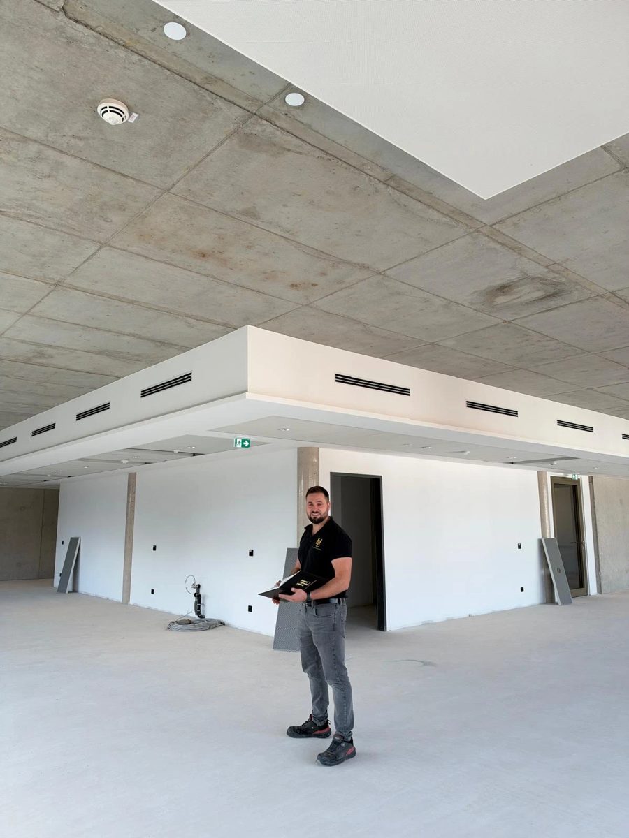 Hariton Lopotenco, Inhaber von HL Akustik & Trockenbau, auf der Baustelle
